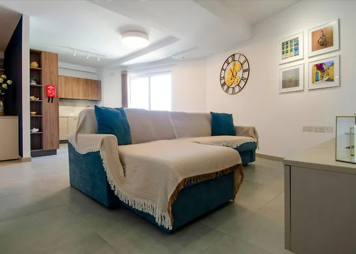 Luxury High-floor Escape With Balcony *