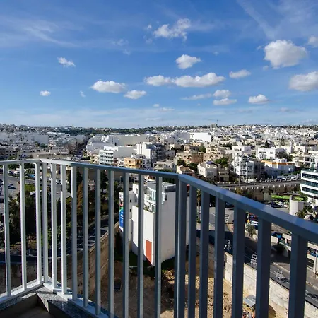 Luxury High-floor Escape With Balcony St. Julian's