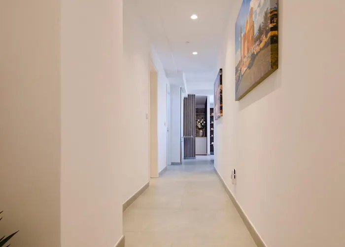 Luxury High-floor Escape With Balcony *