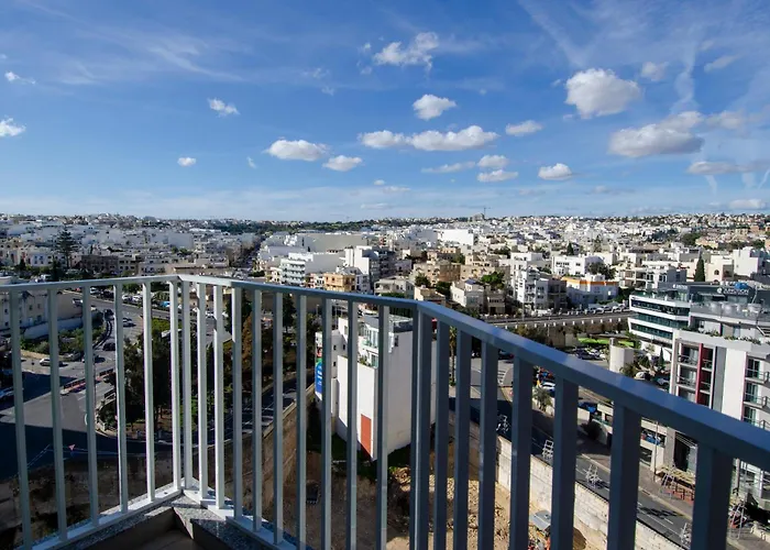 Luxury High-floor Escape With Balcony St. Julian's